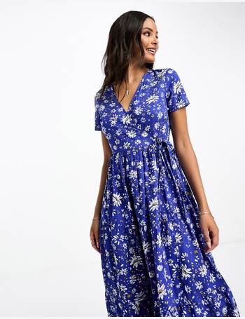 Influence tie front midi dress in blue daisy floral print