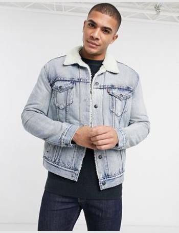 levi's killebrew denim trucker jacket in light wash