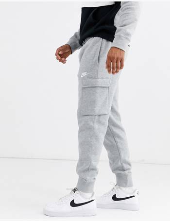 nike club cuffed cargo joggers in black