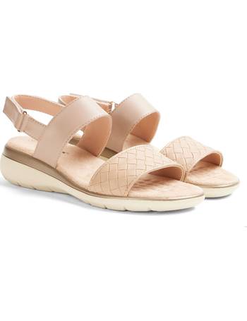 Cushion walk crossover on sale sandals