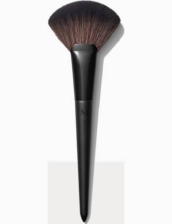 V112 - Fluffy Fan Powder Brush