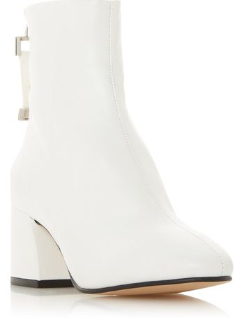 white boots dune