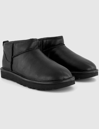 Office top black uggs