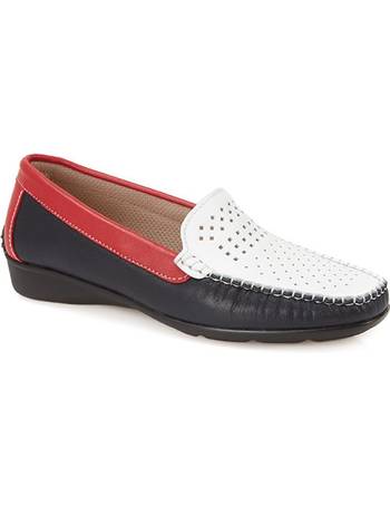 bow front loafers