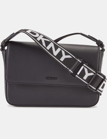 small black leather crossbody bolsa