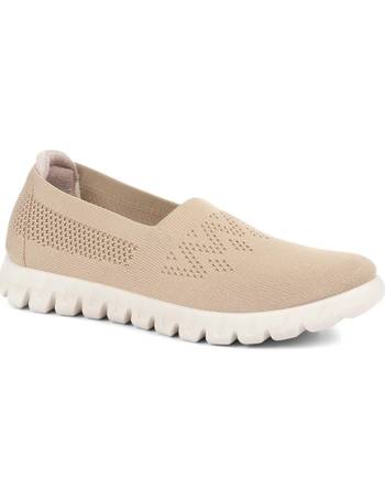 Pavers skechers wide outlet fit