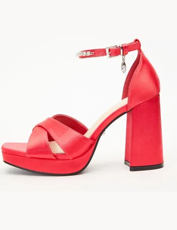 Quiz store red heels