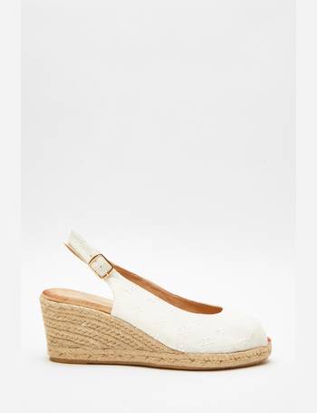 Quiz hot sale white wedges