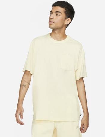 Nike Sportswear Premium Essentials Men's Pocket T-Shirt.