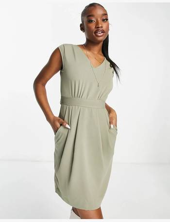 Shop Closet London Women's Green Wrap Dresses up to 75% Off | DealDoodle