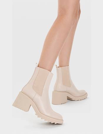 stradivarius chelsea boots beige