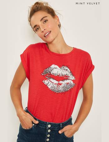 mint velvet lips tee