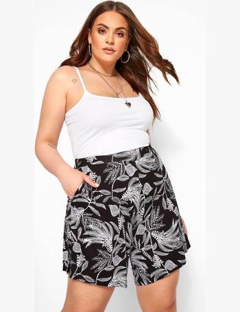 Yours Clothing Plus Size Leaf Print Jersey Shorts 