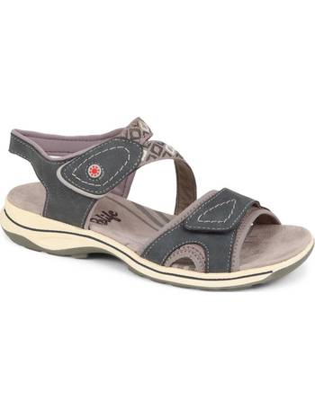 Pavers best sale walking sandals