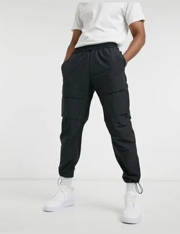 nike club cuffed woven cargo joggers in black