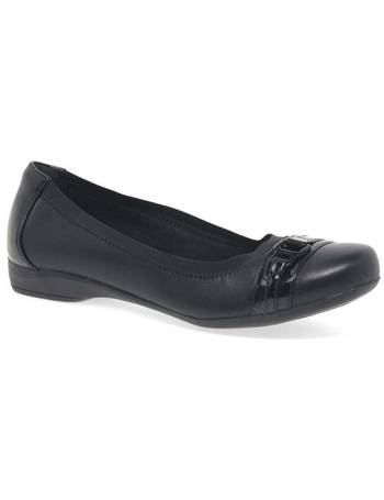 Ladies Clarks Kinzie Light Black Leather Smart Slip On Shoes 