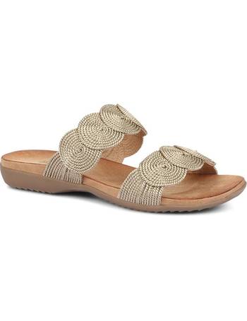 Bellissimo toe best sale post sandals