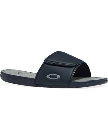 Shop Oakley Men's Sandals up to 40% Off | DealDoodle