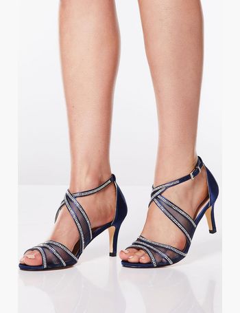 Quiz on sale navy sandals