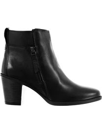 Shop Women s Linea Boots up to 65 Off DealDoodle