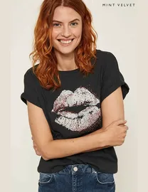 Mint velvet lips tee online